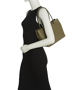 Marc Jacobs The East West トートバッグ The Marc Jacobs Logo Shopper East West Leather Tote Shoulder